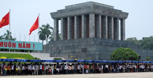 Lăng Chủ tịch Hồ Chí Minh đón hơn 5 vạn người dịp nghỉ lễ 